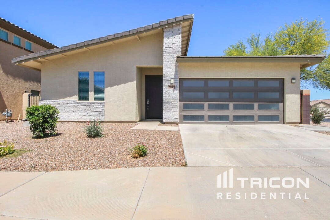 42288 W Posada Dr in Maricopa, AZ - Building Photo