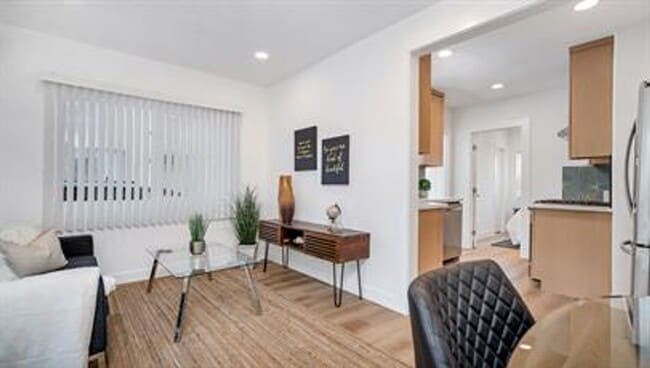 559 Oak St-Unit -561 in Glendale, CA - Building Photo - Building Photo