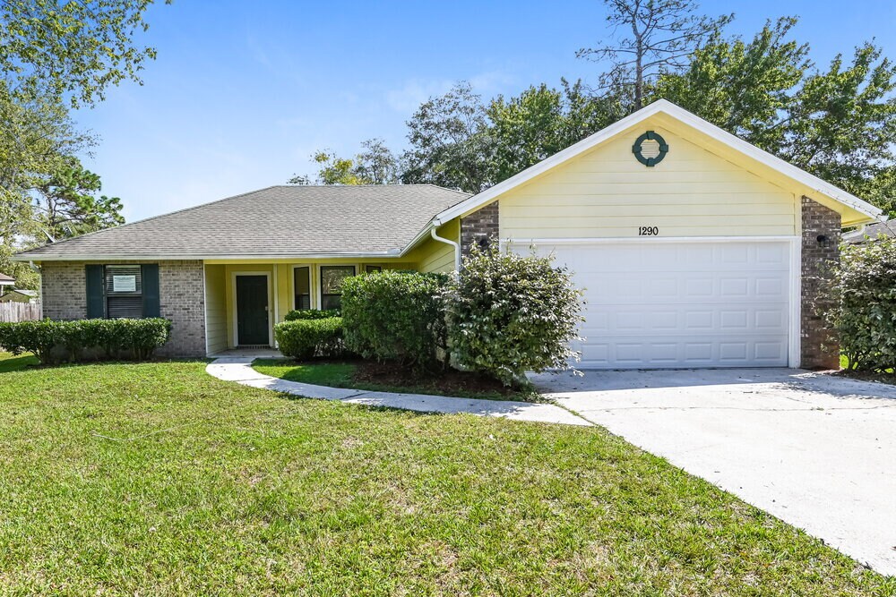 1290 Bee St N in Orange Park, FL - Building Photo