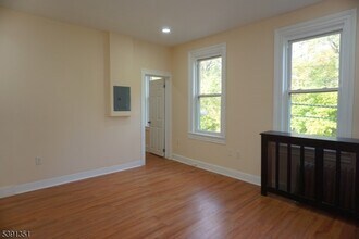 85 Clifton Ave, Unit 3 in Newark, NJ - Building Photo - Building Photo
