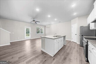 109 Peterson St in Calhoun, GA - Foto de edificio - Building Photo