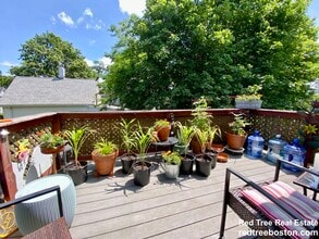 56 Jackson St, Unit 2 in Quincy, MA - Foto de edificio - Building Photo