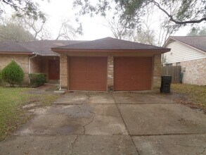 14022 Greenway Dr in Sugar Land, TX - Building Photo - Building Photo