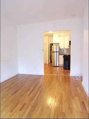 445 W 49th St