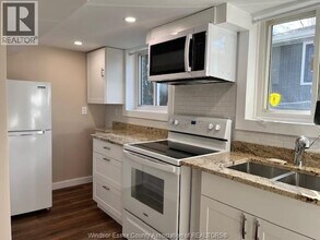 3401 Roxborough Ave in Windsor, ON - Building Photo - Building Photo