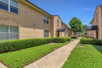 5829 Sandhurst Ln, Unit #D in Dallas, TX - Building Photo - Building Photo