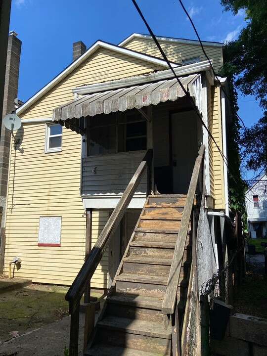 544 5th Ave-Unit -1B (rear) in New Kensington, PA - Building Photo