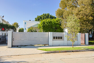 1323 N June St in Los Angeles, CA - Foto de edificio - Building Photo