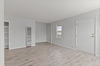 935 N Washington Pl in Long Beach, CA - Building Photo - Building Photo