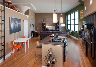Lafayette Place Lofts in Pontiac, MI - Foto de edificio - Building Photo