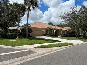 7016 Treymore Ct in Sarasota, FL - Building Photo - Building Photo