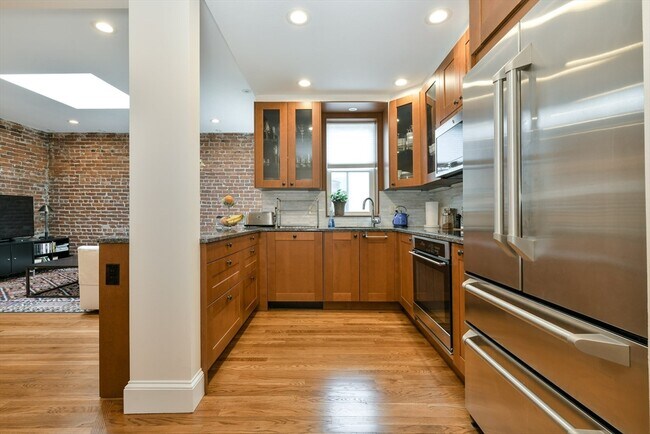 1038 Beacon St in Brookline, MA - Building Photo - Building Photo