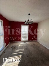 4923 Autumn Cir in Stone Mountain, GA - Foto de edificio - Building Photo