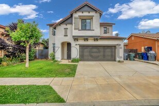 10586 N Whitney Ave in Fresno, CA - Building Photo
