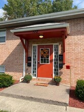 172 Kendall Ave-Unit -D in Campbell, OH - Foto de edificio - Building Photo