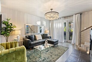 6011 Gaston Ave, Unit SI FL2-ID1571804P in Dallas, TX - Building Photo