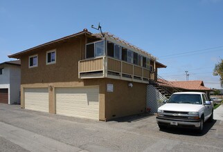 16622 Goldenwest St in Huntington Beach, CA - Building Photo - Building Photo