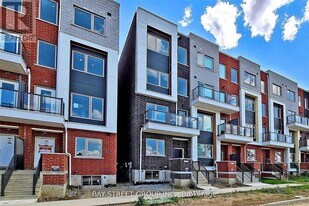 109 Frederick Tisdale Dr in Toronto, ON - Building Photo