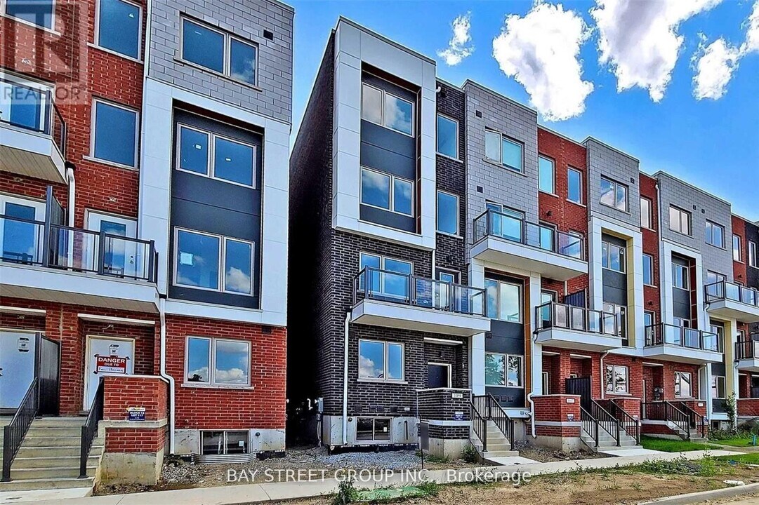 109 Frederick Tisdale Dr in Toronto, ON - Building Photo