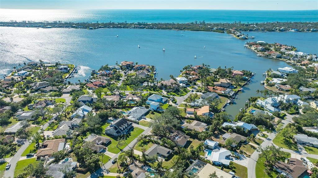 1833 Sandalwood Dr in Sarasota, FL - Building Photo