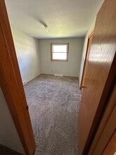 1067 Meadow Ln in Neenah, WI - Building Photo - Building Photo