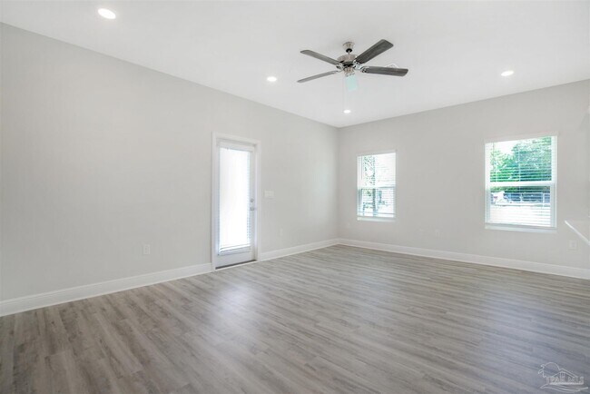 7104 Cedar Grv Wy in Pensacola, FL - Building Photo - Building Photo