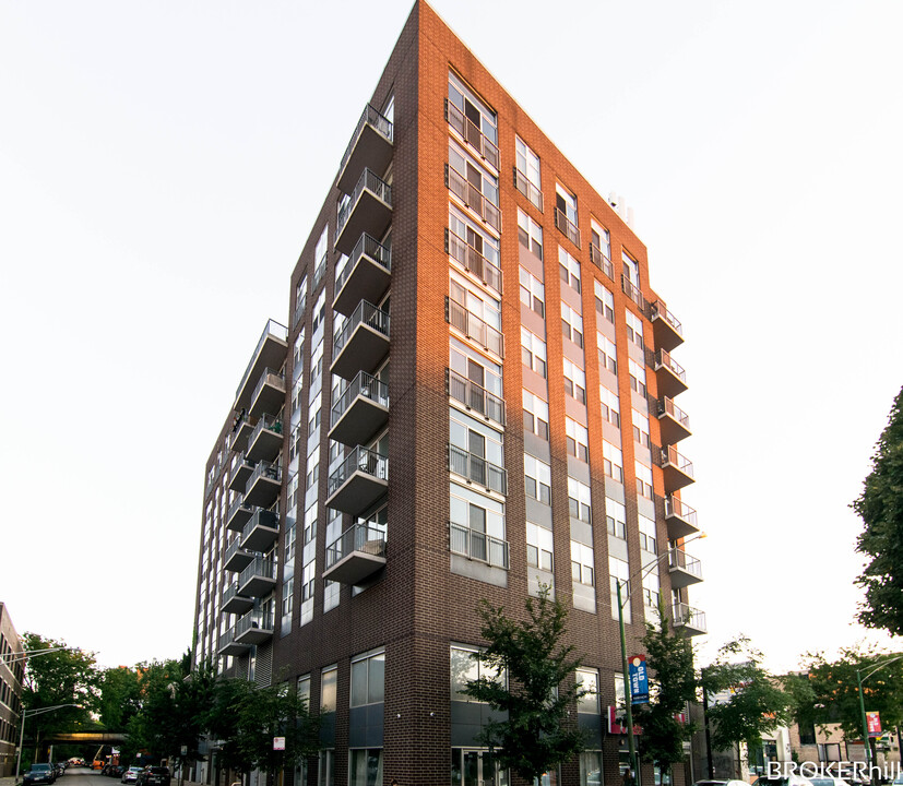 1546 N Orleans St, Unit 407 in Chicago, IL - Building Photo