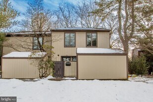 17 Eden Roc in New Hope, PA - Building Photo