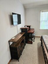 19144 Calvert St in Los Angeles, CA - Foto de edificio - Building Photo