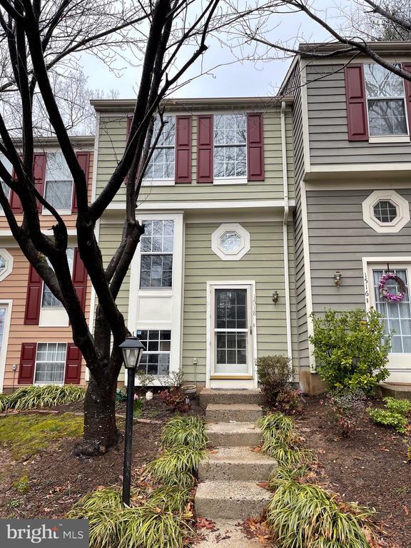property at 1518 Woodcrest Dr