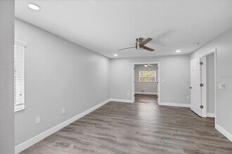 618 Eastpointe Ct in Sarasota, FL - Building Photo - Building Photo