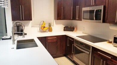 15761 SW 42nd St in Miramar, FL - Building Photo - Building Photo