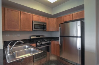 238 E Irving Park Rd in Wood Dale, IL - Foto de edificio - Building Photo