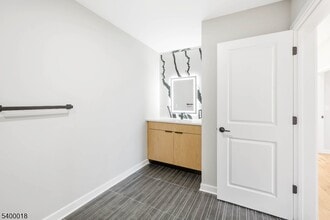 108 Fleming Ave in Newark, NJ - Foto de edificio - Building Photo