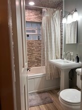 8041 Lake St, Unit 1 in River Forest, IL - Foto de edificio - Building Photo