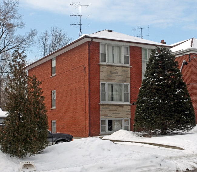 38 Burlington St in Toronto, ON - Building Photo - Primary Photo