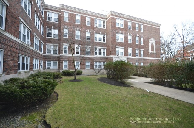 70 Chiswick Rd, Unit 1 in Boston, MA - Foto de edificio - Building Photo