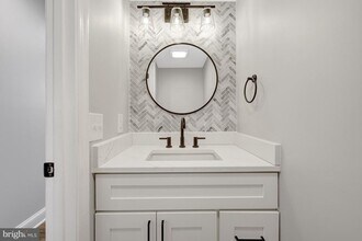 13416 Whaley Ct in Herndon, VA - Building Photo - Building Photo