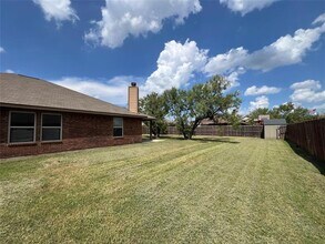 857 Sundance Rd in Stephenville, TX - Foto de edificio - Building Photo