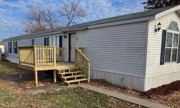69 Village Ct in Mediapolis, IA - Building Photo - Building Photo