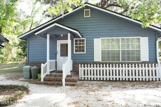 1441 Allen Mac Ct in Orange Park, FL - Foto de edificio - Building Photo