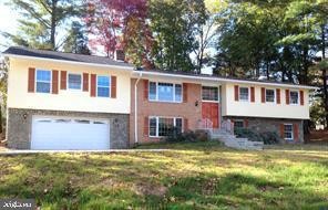 9700 Brookford Rd in Potomac, MD - Building Photo