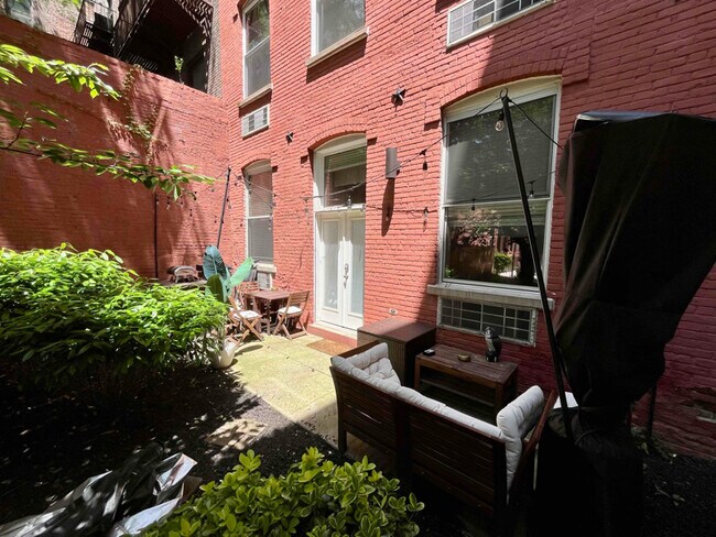 222 Grand St in Hoboken, NJ - Building Photo - Building Photo