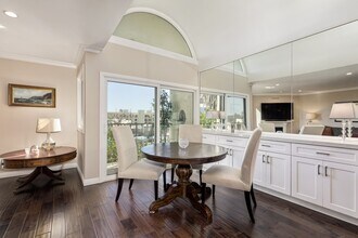 11789 Montana Ave in Los Angeles, CA - Building Photo - Building Photo