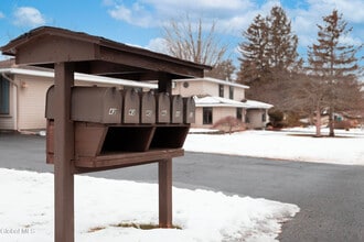 43 Commons Dr in East Greenbush, NY - Building Photo - Building Photo