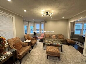 132 George St, Unit 1 in Medford, MA - Foto de edificio - Building Photo