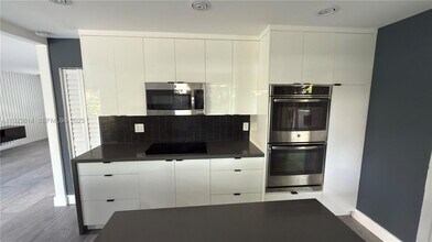 18701 Shauna Manor Dr in Boca Raton, FL - Building Photo - Building Photo