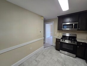 288 Pleasant St in Stoughton, MA - Building Photo - Building Photo