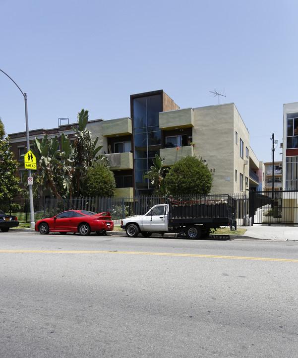 322 S Commonwealth Ave in Los Angeles, CA - Building Photo