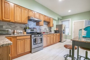 872 Huntington Ave in Boston, MA - Building Photo